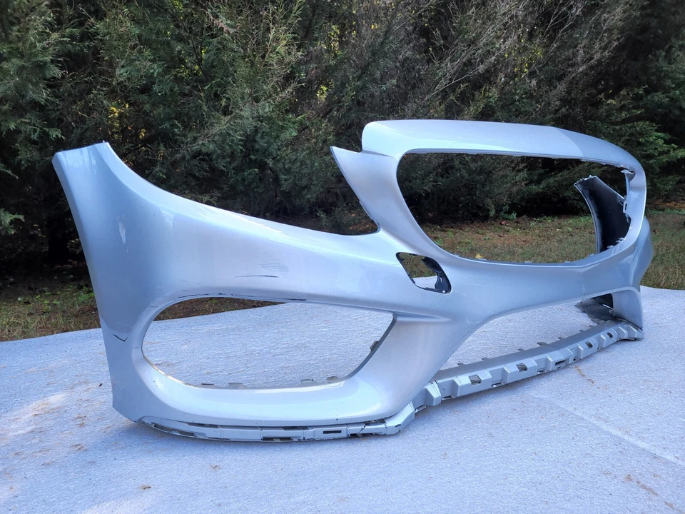 PARAGOLPES DELANTERO MERCEDES BENZ C300 2015-2017 AMG A205 885 0925 OEM.Sin envío. Foto 4 de 4