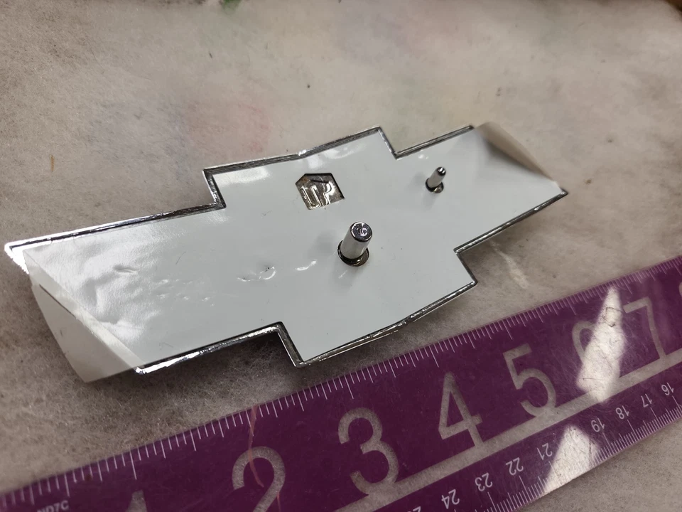 Оригинальная передняя решетка радиатора с эмблемой Chevrolet Captiva Sport 2012 2013 2014 2015 годов выпуска 22909142 - Изображение 4 из 4