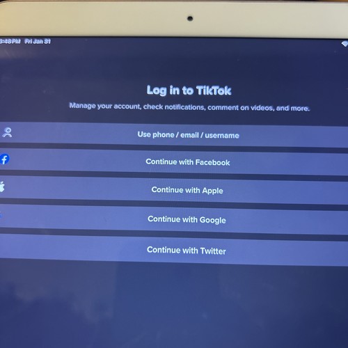 ipad 3rd generation with TIKTOK installed 2 Cracks In Screen But Works Fine - Afbeelding 5 van 5