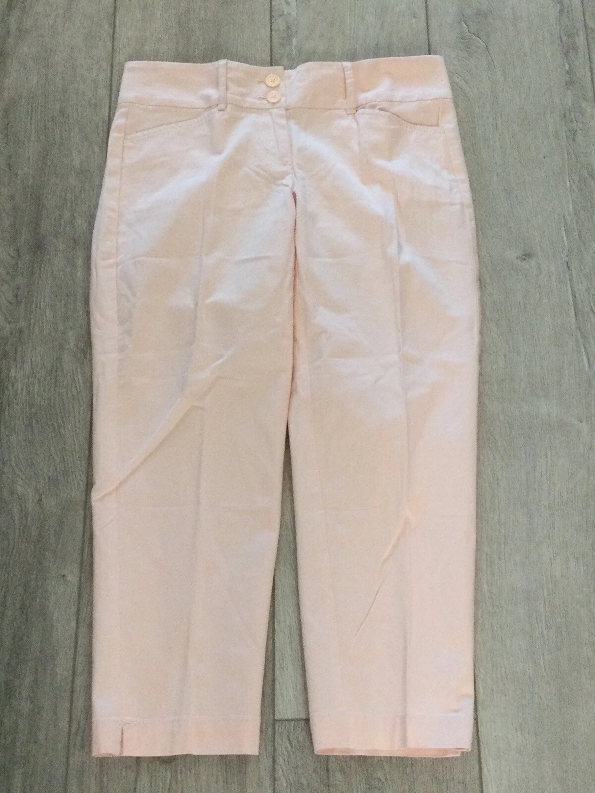 Ann Taylor LOFT Peach Capri Pants. Inseam: 24”. Waist: 32”. Size 2. Orig. $49.99