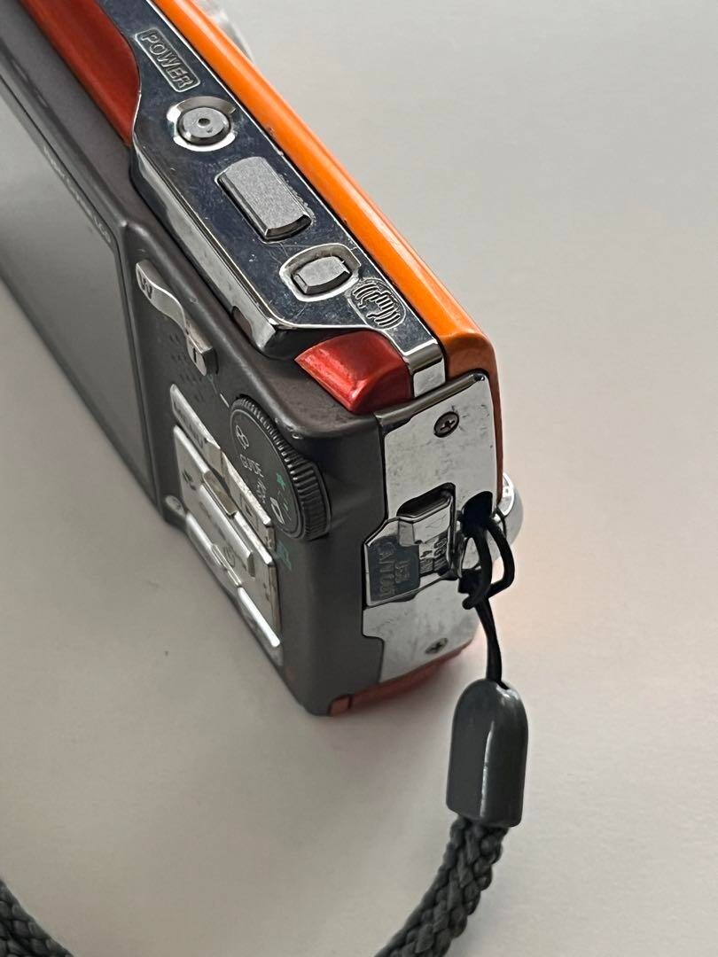 Olympus μ830 Orange 8.0MP Digital Compact Camera 5x Zoom
