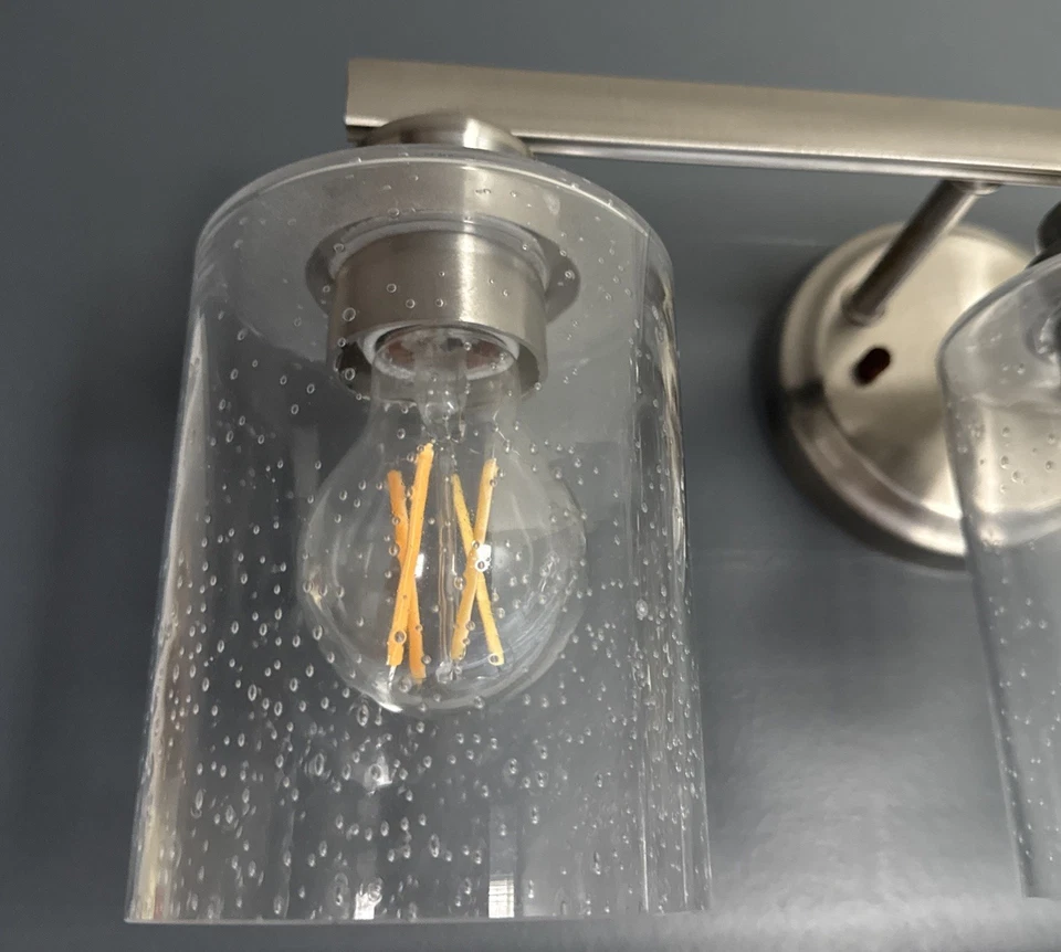 Tocador de 3 luces Bolden hecho a mano nuevo en caja, níquel pulido cepillado - 50503-BNK Foto 2 de 4