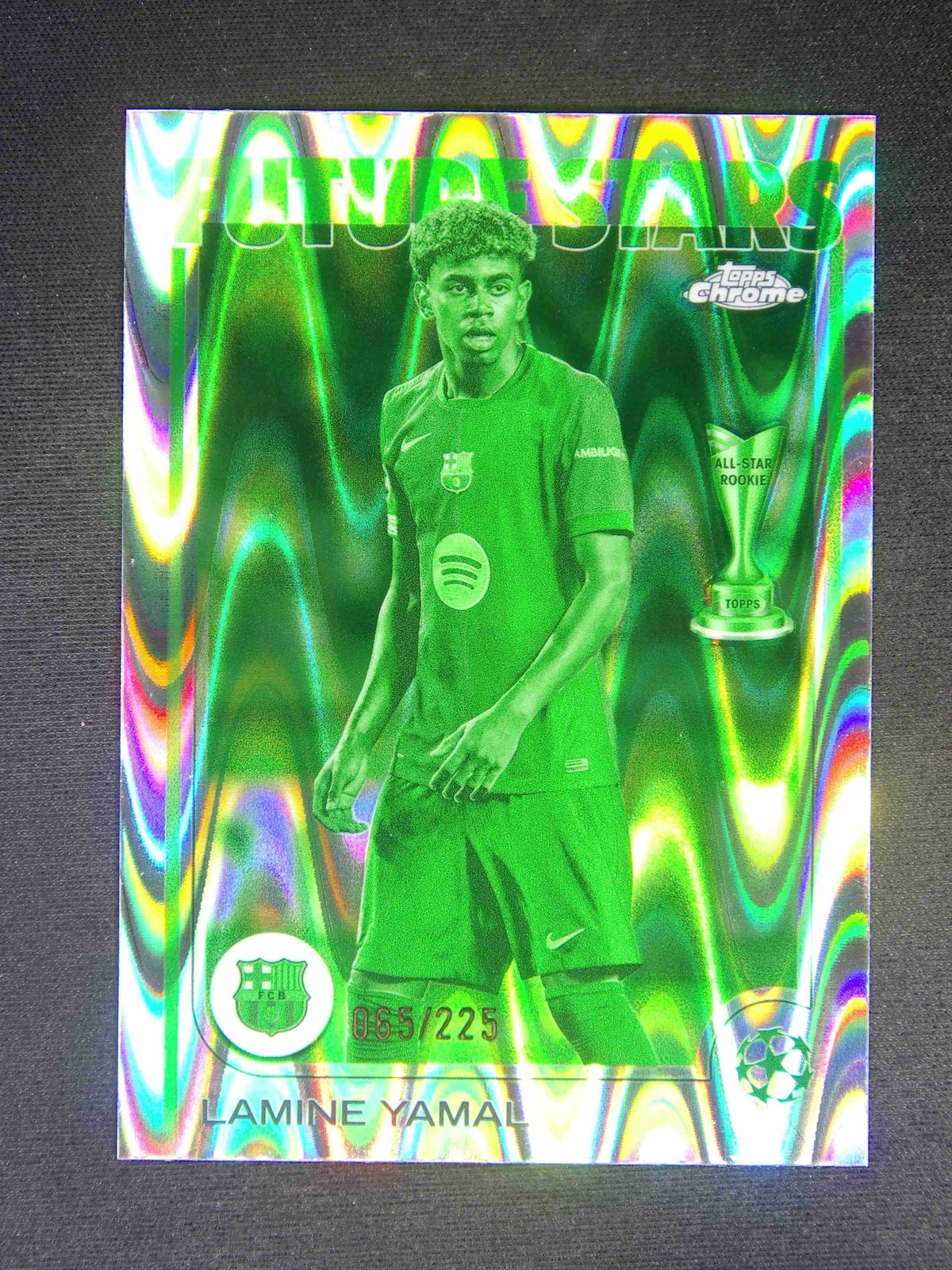 2024-25 Topps Chrome UEFA Lamine Yamal #27 Night Vision Raywave /225