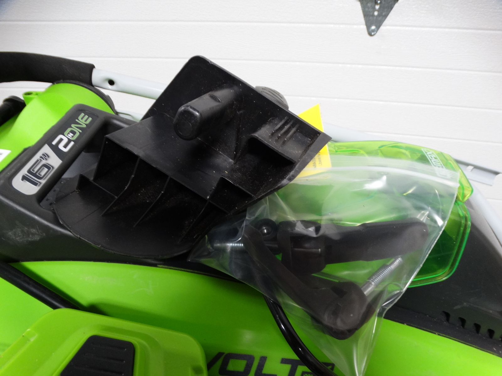 GreenWorks 40Volt 16inch Battery Lawn Mower 25322 + Grass Catcher