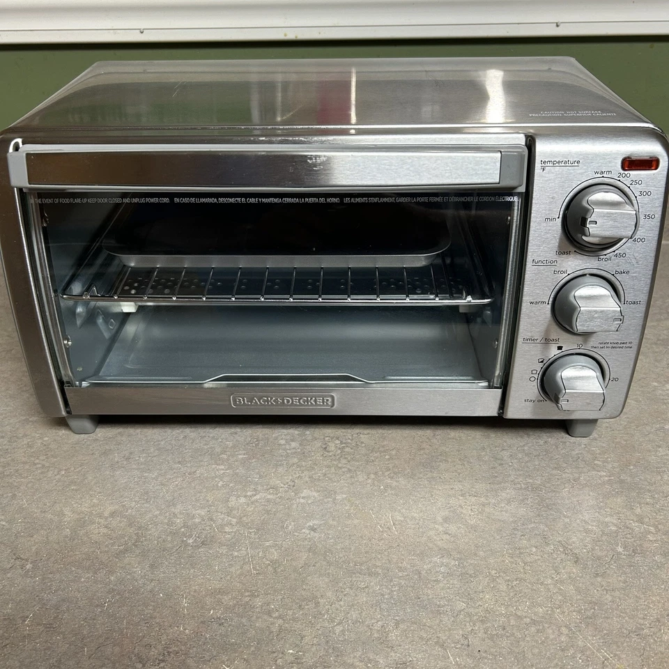 Black & Decker TO1745SSG 4-Slice Natural Convection Toaster Oven Bake Broil Warm - Image 2 of 4
