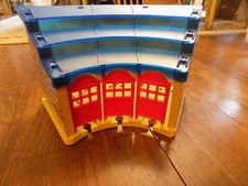 Thomas Train Wooden Clear Blue Top Roundhouse Train Station Railroad 3 Red Doors