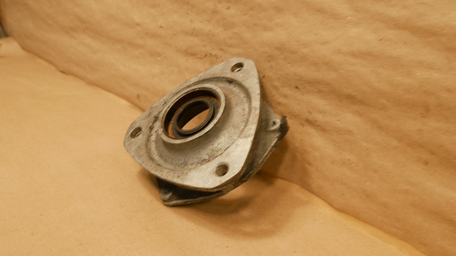 Ferrari 208 308 Mondial LH Distributor Support OEM PN 115579