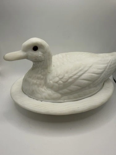 Vintage Westmoreland Milk Glass Duck on Nest Covered Dish with Glass Eyes