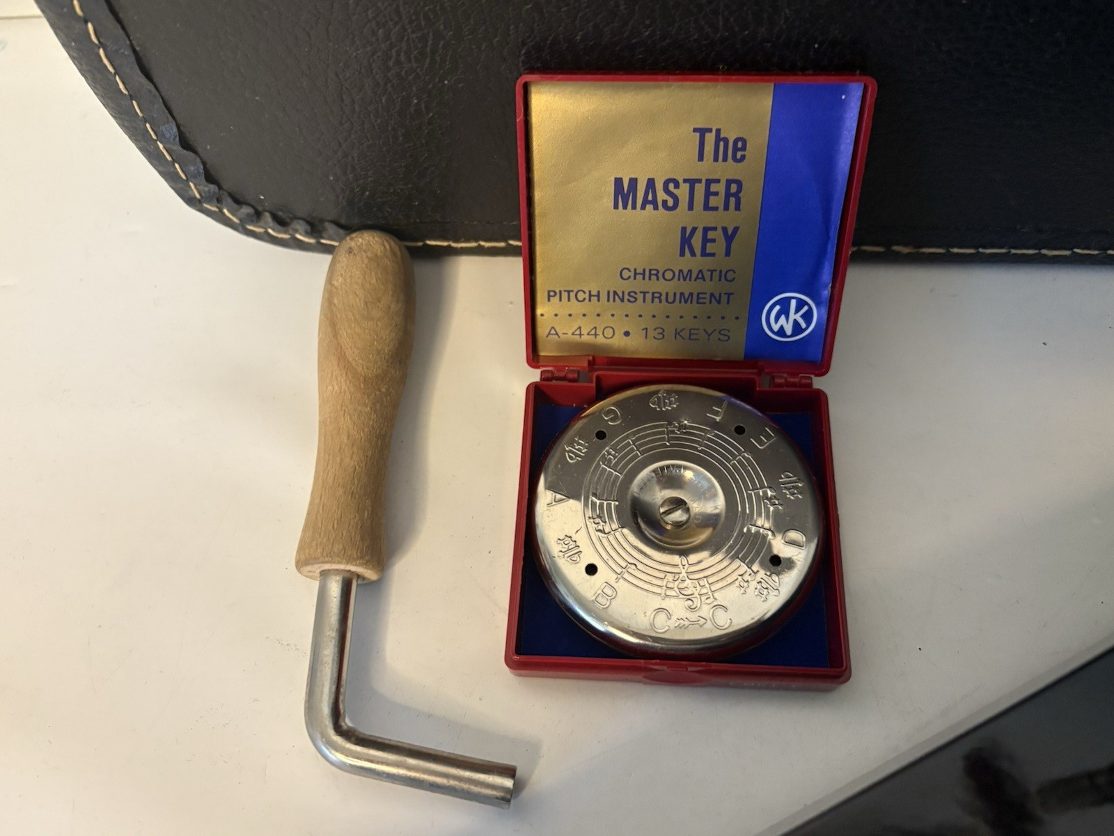 Vintage ChromaHarp 15-Chord Autoharp w/ Case