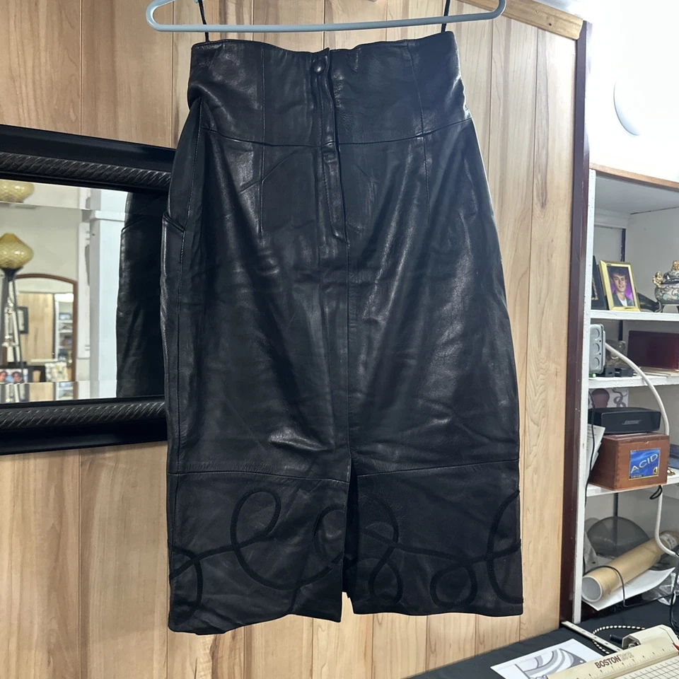 "Falda de cuero genuino negra Lillie Rubin 26"" de largo con bolsillos cremallera trasera" Foto 4 de 4