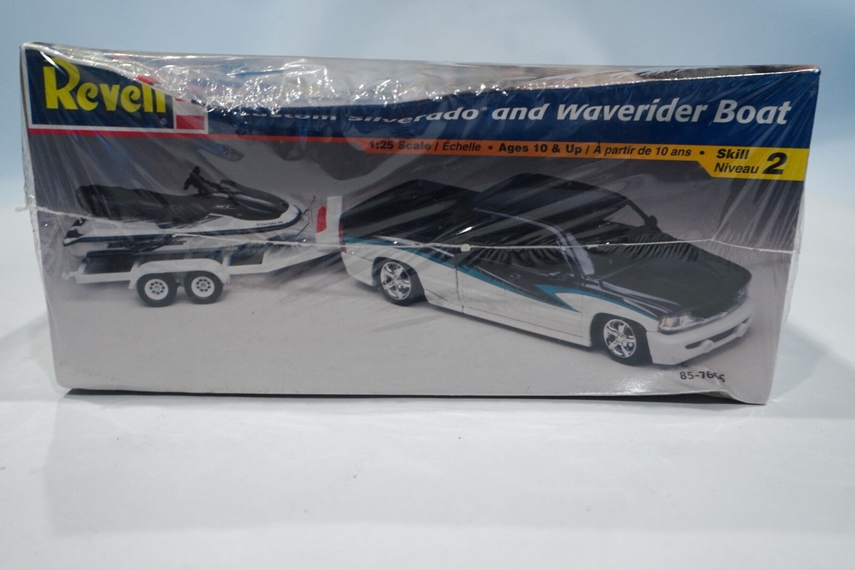 Revell 1:25 Scale 1999 Custom Silverado & Waverider Boat