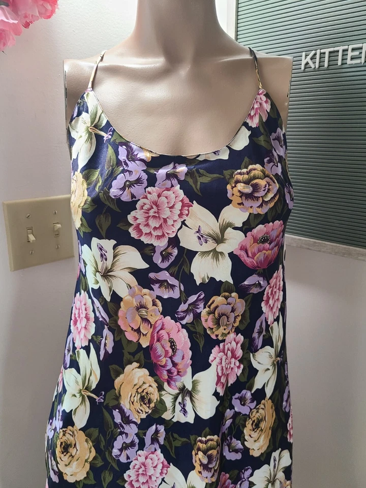 Lindo Chinelo Vintage JOSIE Floral Cetim Midi Tamanho Pequeno (Pequeno) - Imagem 3 de 4