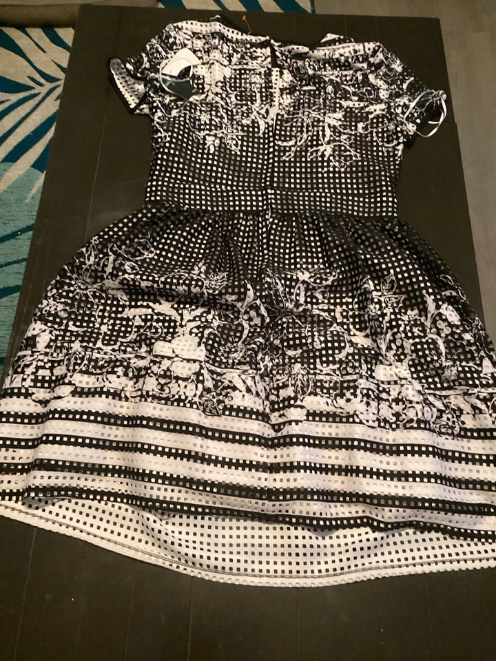 Gabby Skye Black White Fit Flare Short Sleeve Dress Polka Dot Cut Outs Sz 14 NWT Foto 3 de 4