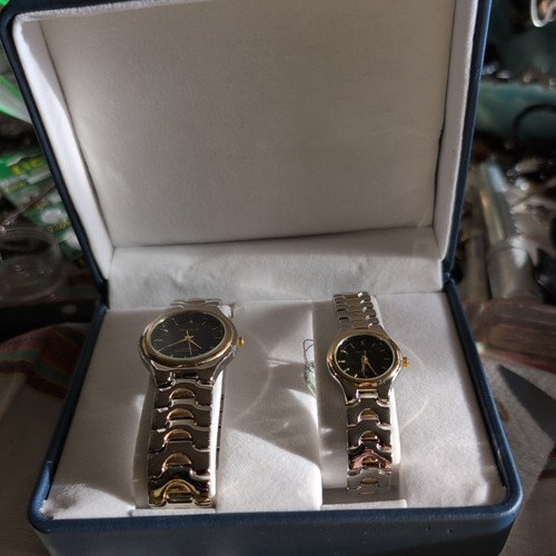 PAUL JARDIN STAINLESS COUPLE SET, QUARTZ, WATER RESISTANT, HIS & HERS WATCH SET - Picture 5 of 6