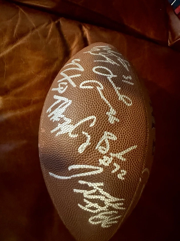 2010 克利夫兰布朗队签名亲笔签名 NFL 球队橄榄球 Josh 婴儿床带真品证明 — 第 3/4 张图片