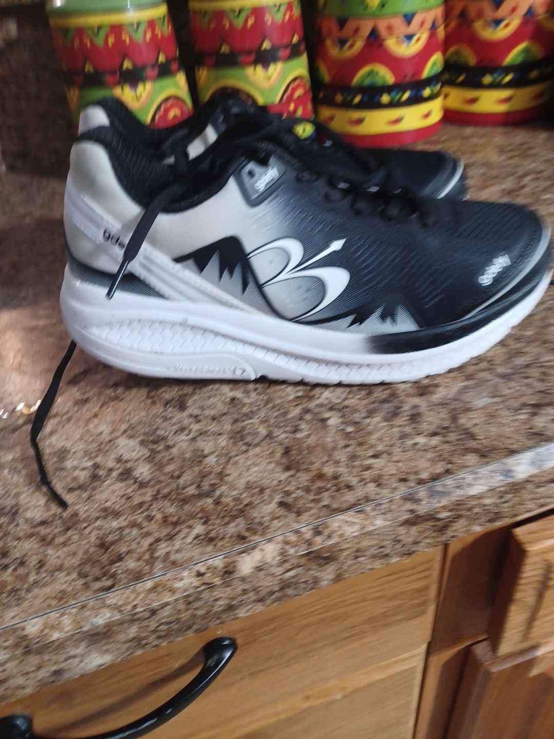 SAOLA Scarpe Gdefy bianche e nere Gravity Defy 7 5