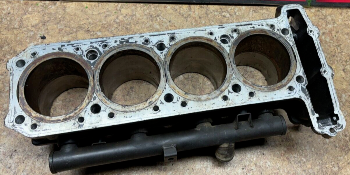 2001 Kawasaki ZG1000 Concours Engine Motor Cylinder Jug Block