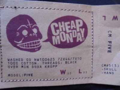 Cheap Monday black pants. W32 L34. Straight leg. Zip. 5 pockets. New with tag !
