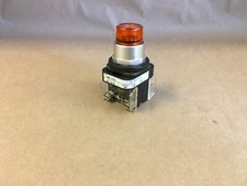 Allen Bradley 800T-QT24 Amber Illuminated Push Button Ser. T   (KB)