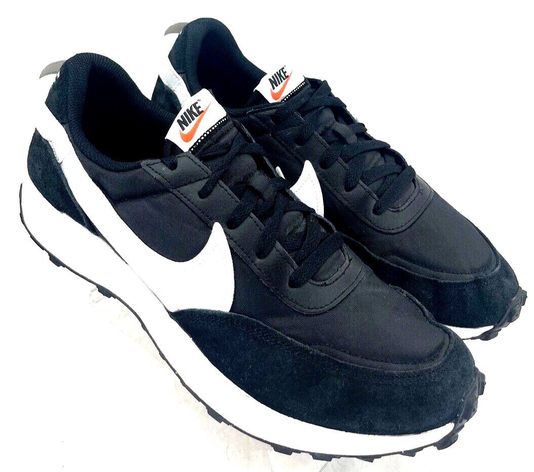 Nike DH9522-001 Waffle Debut Black White Running Sneaker  display picture 1