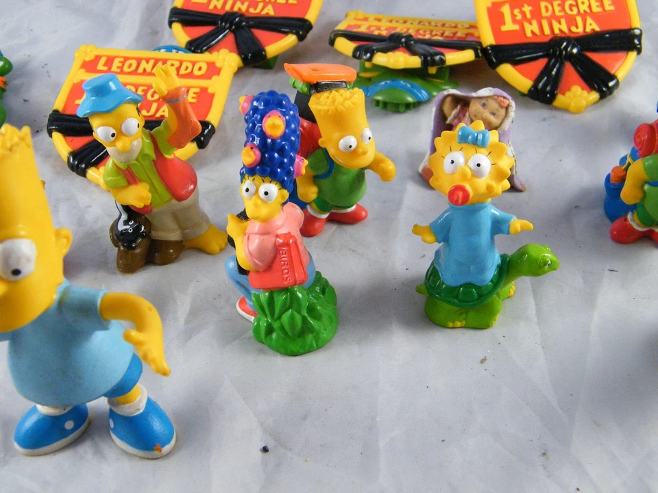 LOTE DE JUGUETES DE COMIDA FELIZ MCDONALD'S SIMPSONS Y JUGUETES DE TORTUGAS NINJA BURGER KING Foto 4 de 4