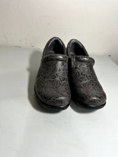 YUU CLOGS SIZE 6.5 GREY EMBOSSED
