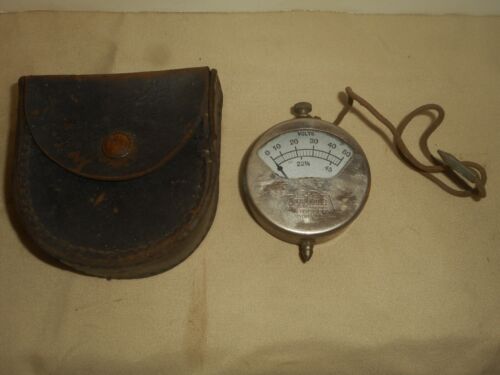 Vintage Pocket Voltmeter Airline Montgomery Ward & Co. Battery Tester in Case - Picture 1 of 24