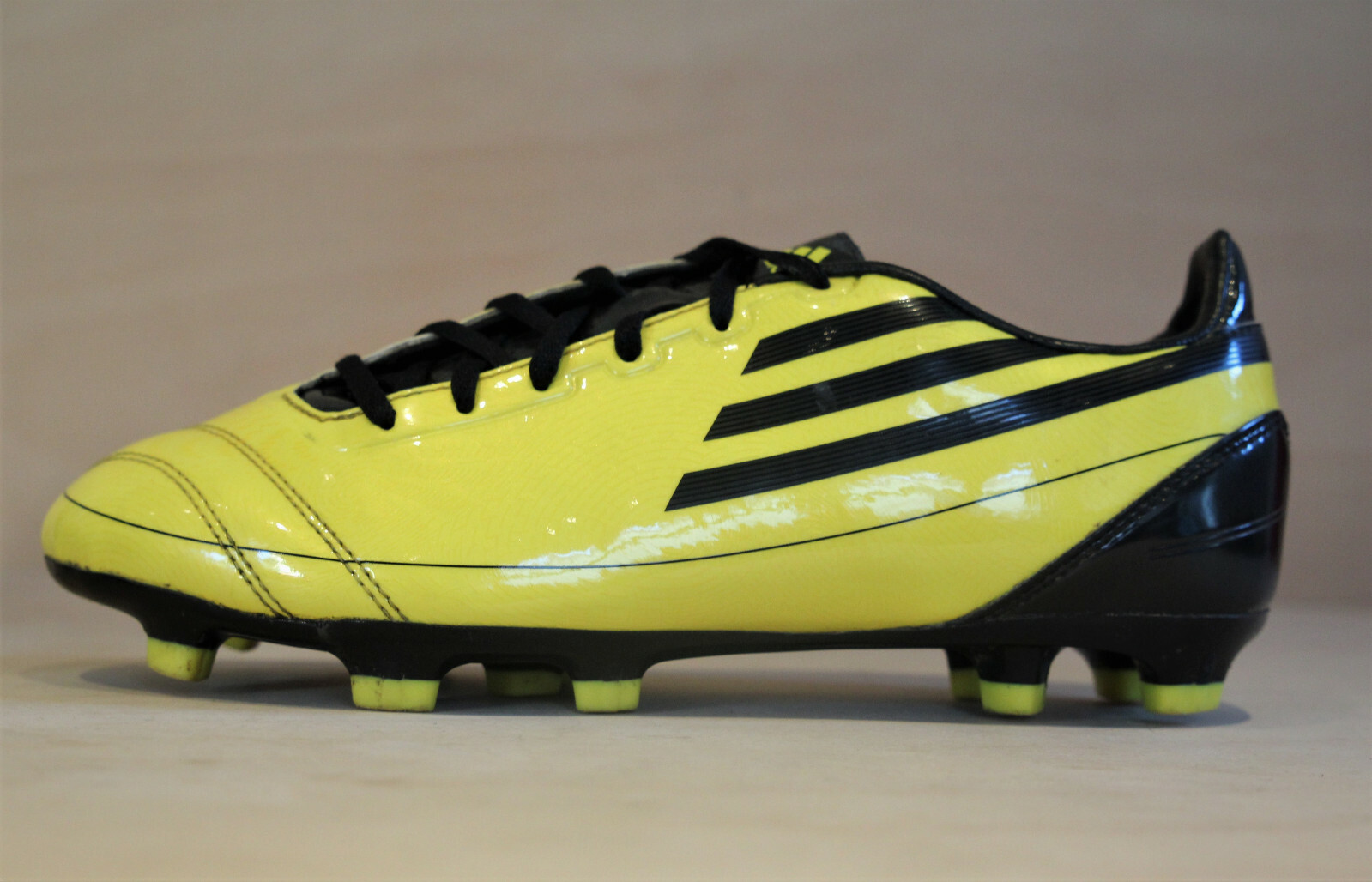 f50 black and yellow