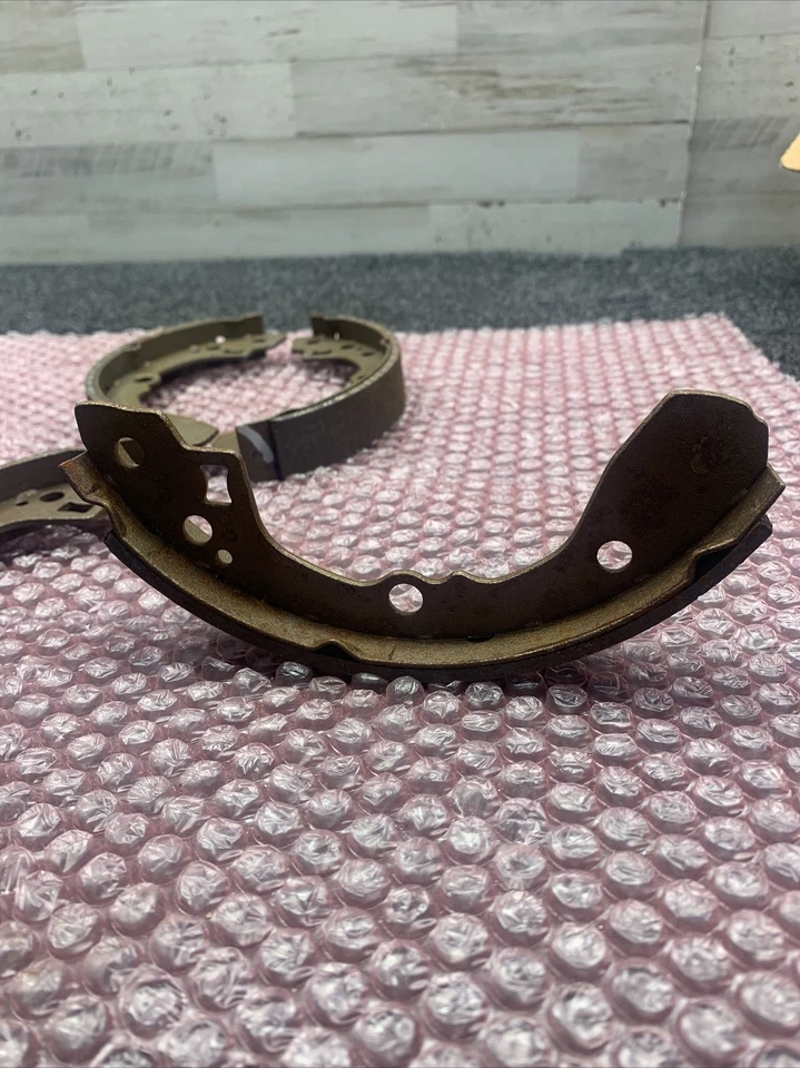 Zapata de freno de tambor BENDIX R540 reforrada trasera se adapta a 83-87 Mazda 626 Foto 2 de 4