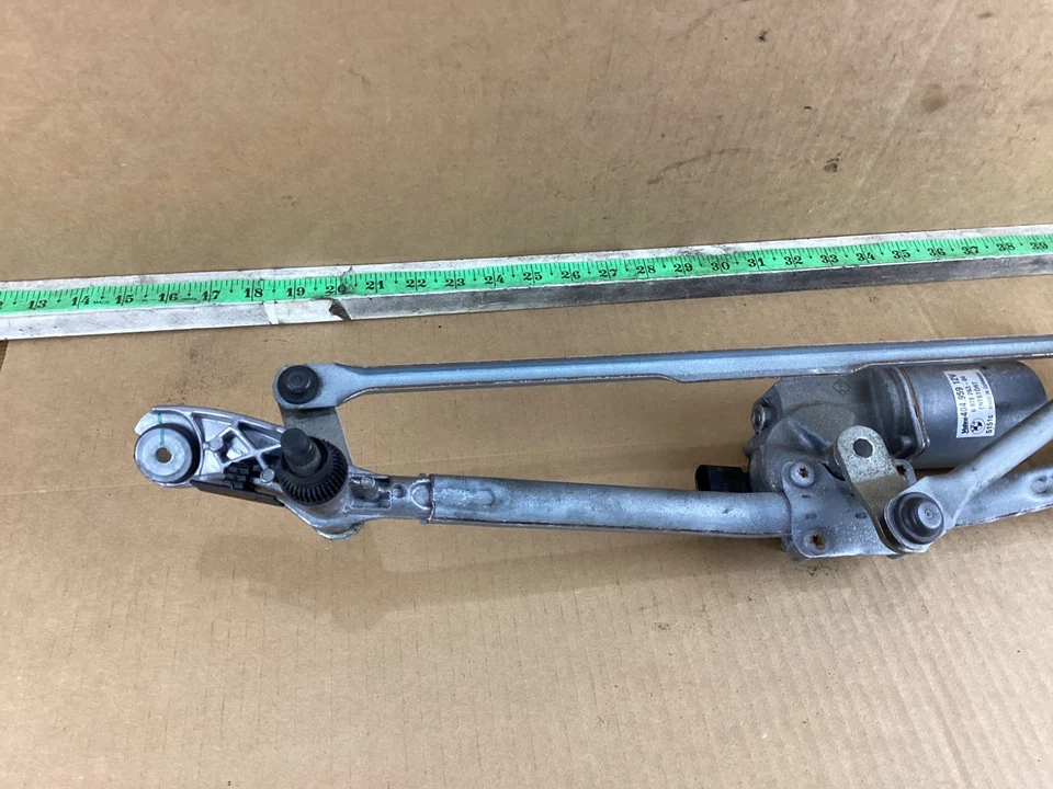 BMW 328i 2007-2013 conjunto de acoplamiento del motor limpiaparabrisas delantero 7161711 OEM Foto 2 de 4