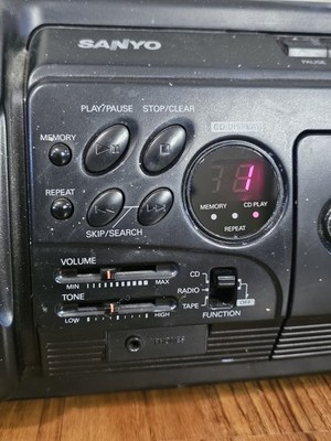 Vtg 1993 Sanyo MCD-Z1 Boombox AM/FM Radio CD & Cassette Player