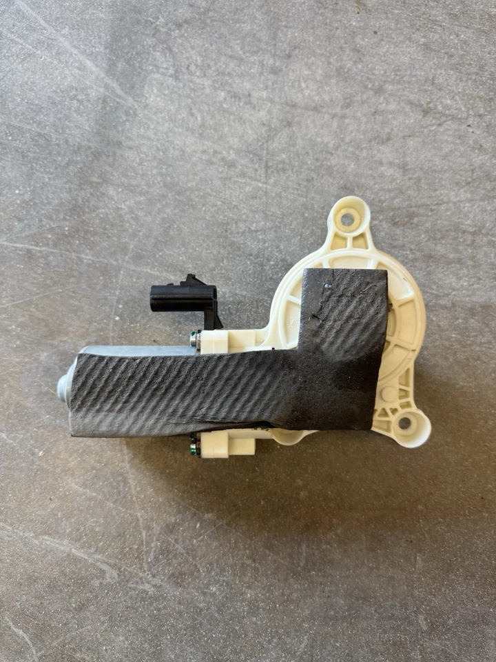 Dodge Ram 2500 19-24 retroiluminado trasero vidrio corredizo motor eléctrico 681048AI OEM Foto 3 de 4