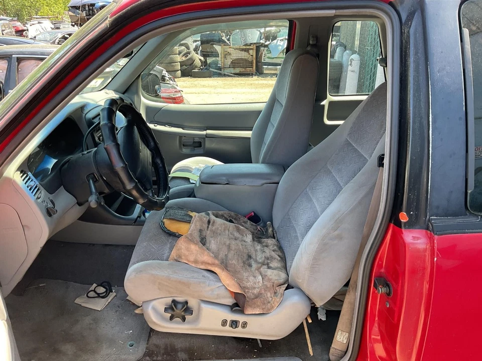 Guardabarros izquierdo ford explorer 95 96 97 98 99 00 01 Foto 4 de 4