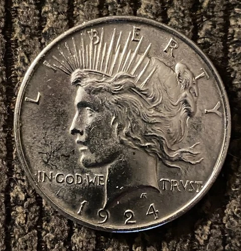 1924-P Peace Silver Dollar 90% Silver Circulated Very Good Condition Nice Coin