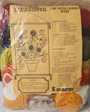 Rug Crafters 1975 POTTED FLOWERS Wall Hanging Kit Jute Hanging Dowels Yarn NIP