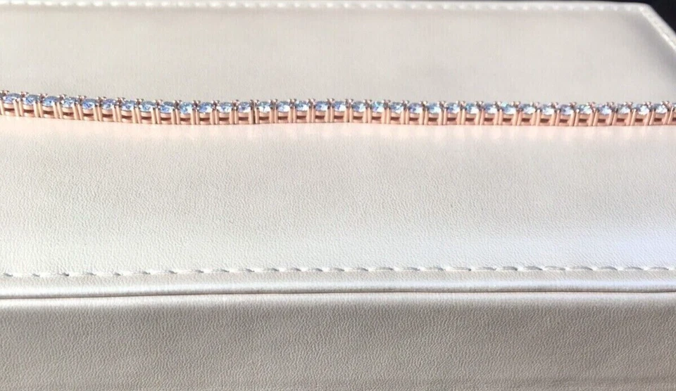 Brazalete de tenis para hombre de diamantes de corte redondo creado en laboratorio de 7 quilates enchapado en oro rosa de 14 k Foto 3 de 4