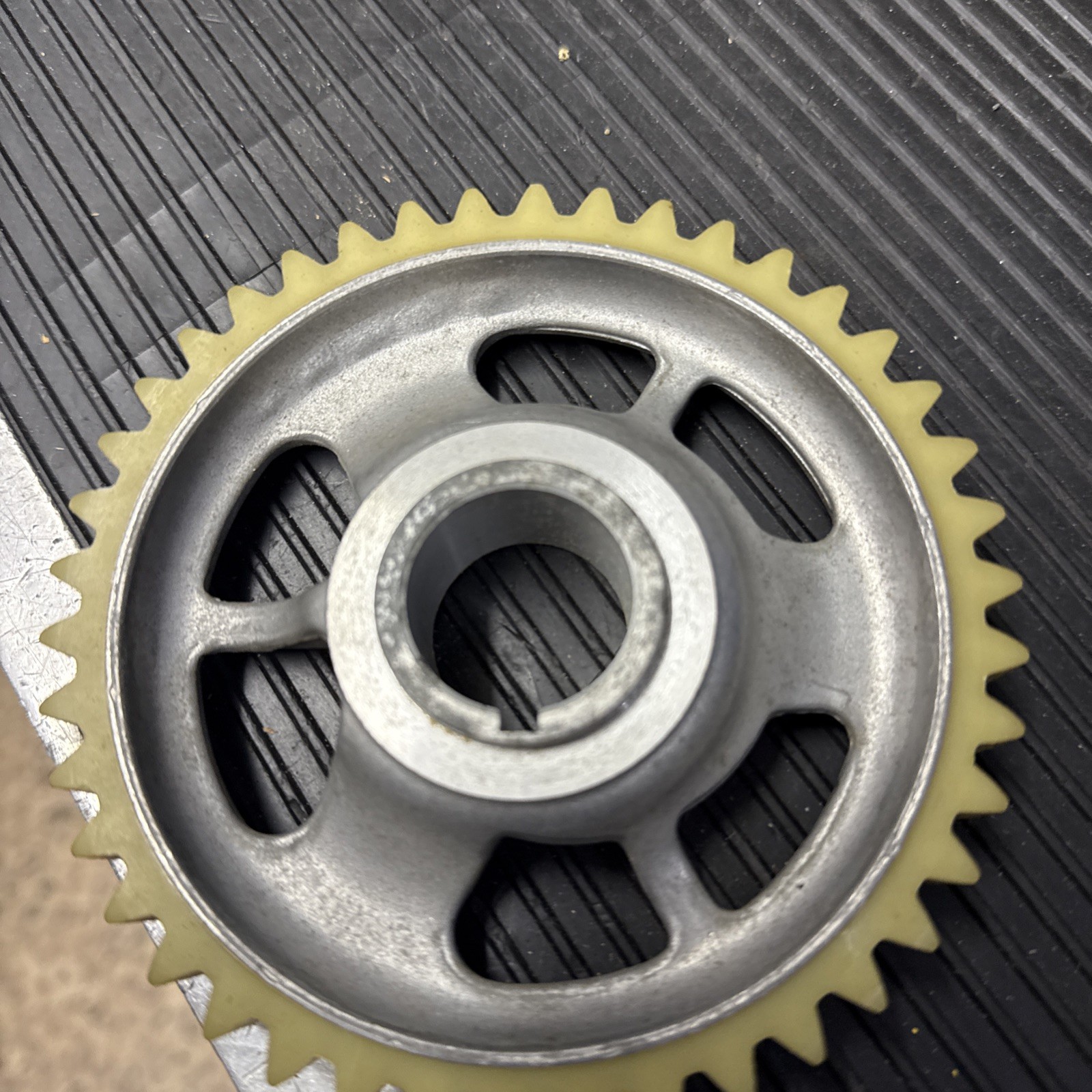 TS305N Engine Timing Camshaft Gear For 1975-1979 Pontiac 350 400