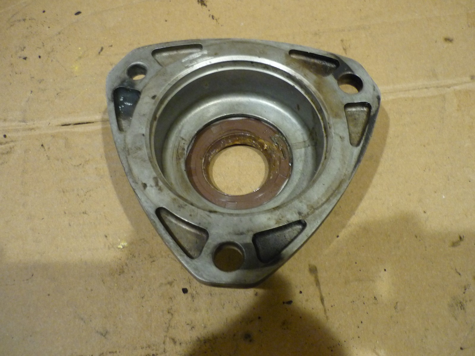 Ferrari 208,308,512 - Distributor Support - P/N 107992