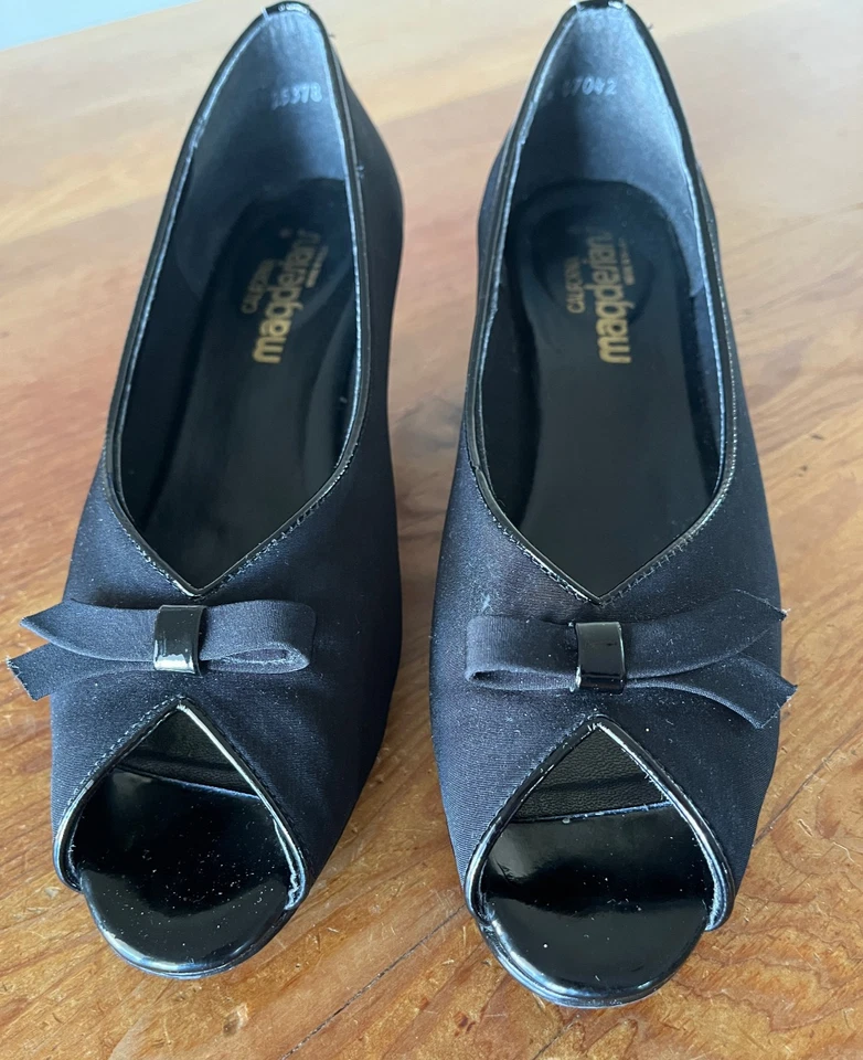 California Magdesians Womens Shoes Sz 9.5 LBlack Peep Toe Bow Low Heels - Image 2 of 4