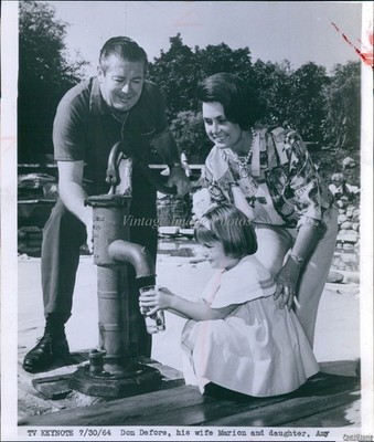 1964 Photo Don Defore Wife Marion Daughter Amy Fetch Pump Water Television 7x9