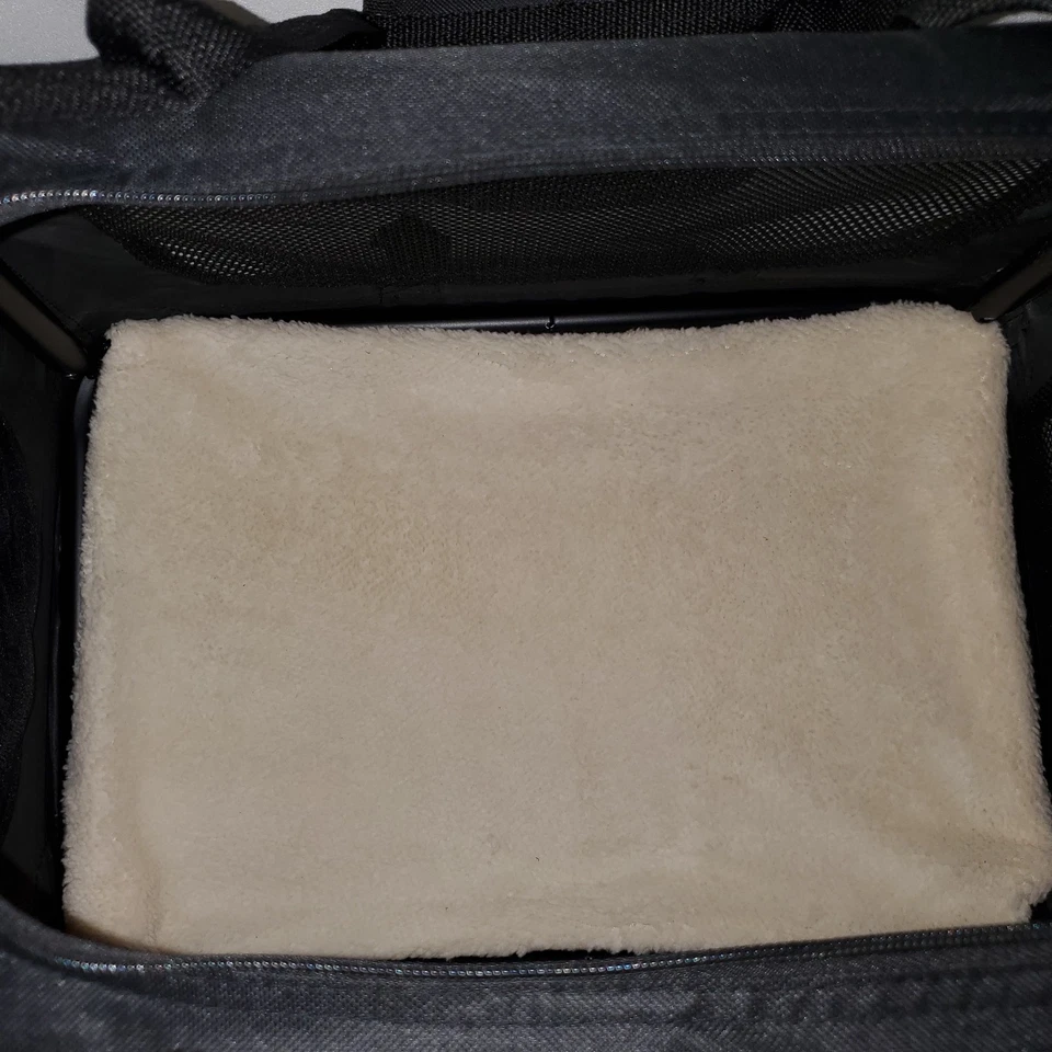 PET CARRIER- BLACK-19"-PROTECTIVE Steel Frame, Mesh Body-Washable Bed-Pispets - Image 4 of 4