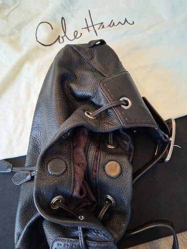 Auténtico Bolso de Mano COLE HAAN Cuero Negro USADO VINTAGE viene con bolsa para el polvo - Imagen 6 de 8