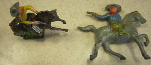 VTG BARCLAY&Britain LTD LOT OF 2 Lead Figurines- Cowboys SHOOTING GUNS ON HORSES