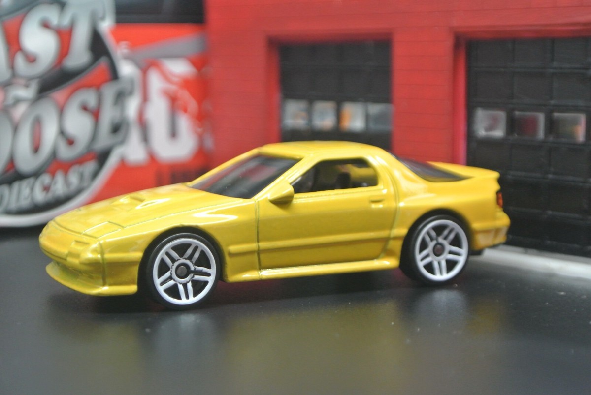 Hot Wheels Loose - Mazda Savanna RX-7 FC35 - Yellow - 1:64