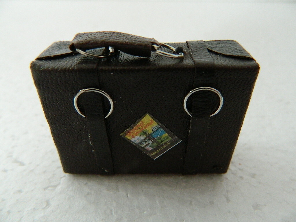 (M9.8) 1/12th scale DOLLS HOUSE medium SUITCASE WITH FIXED LUGGAGE LABELS