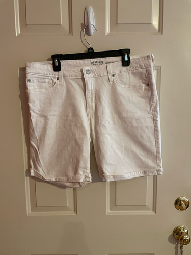 Levi's White Modern Bermuda Shorts Size 