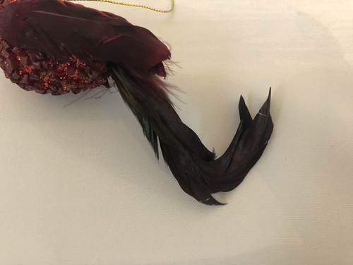 Adorno de pájaro rojo brillante con cuentas borgoña con plumas *35 - Imagen 2 de 8