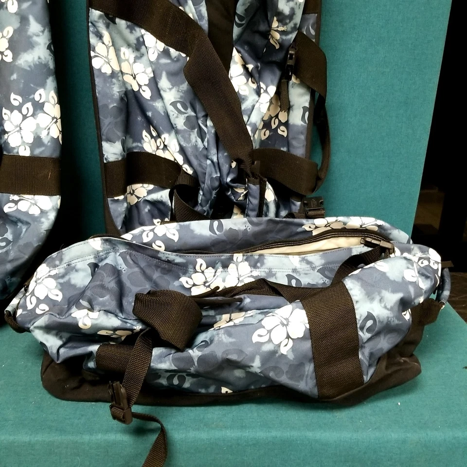 4 件装 LL Bean 蓝色/白色花卉图案旅行行李箱滚动行李箱包套装 — 第 2/4 张图片