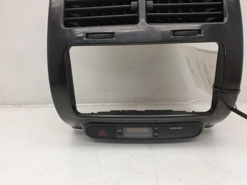 Scion XD 2008 tablero radio bisel montaje  Foto 3 de 4