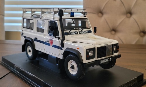 Univelsal Hobbies Land Rover Defender 110 Station Wagon French Police 1/18 Neu in OVP